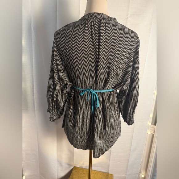 THML Gray and Blue Pleated 3/4 Sleeve Blouse - Picture 3 of 8